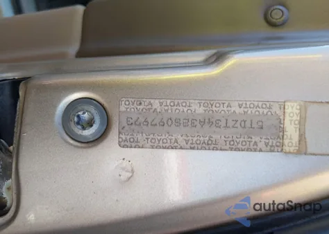 2002 Toyota Sequoia Sr5 V8 z USA, uszkodzony, nr VIN 5TDZT34A32S097973